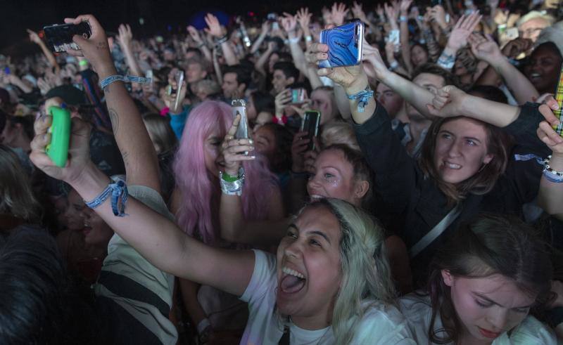 La cita de California es un evento donde todo cabe, estilismos imposibles, desinhibición. música y fiesta. Estas imágenes son el reflejo de lo que se vive estos dí