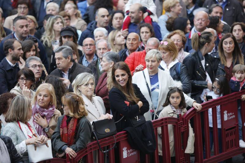 La asturiana ha decidido pasar unos días en su tierra aprovechando la Semana Santa, se ha podido ver a la actriz presenciando en primera linea la procesión del Sábado Santo.