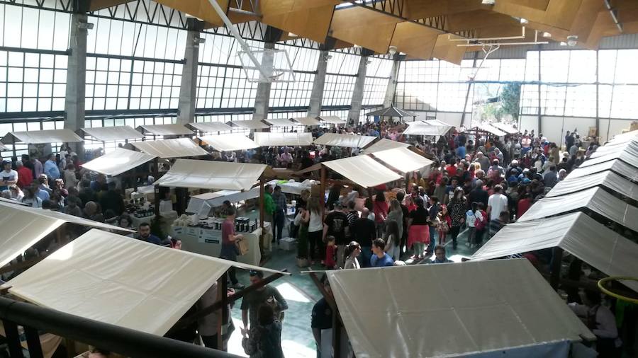 Un total de 45 expositores dieron a conocer sus productos agroalimentarios como embutidos, cerveza o panes, de los cuales 27 eran queserías que pusieron a la ventas sus mejores quesos. 