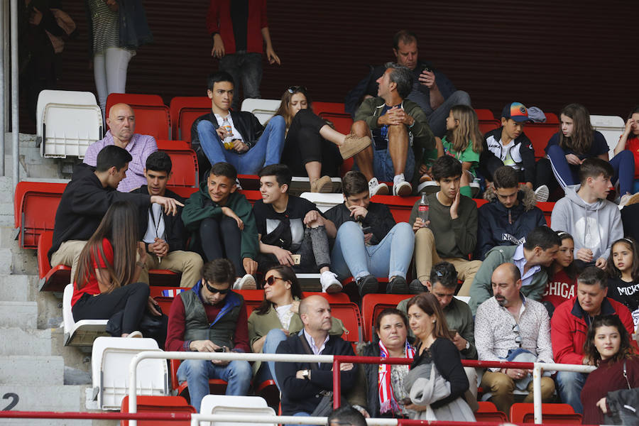 Fotos: ¿Estuviste en el derbi femenino en El Molinón? ¡Búscate!