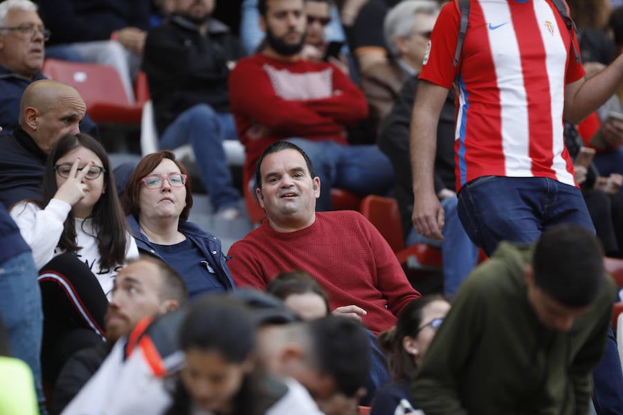 Fotos: ¿Estuviste en el derbi femenino en El Molinón? ¡Búscate!