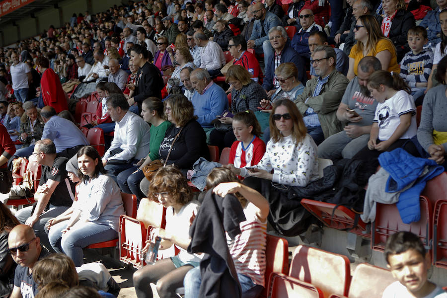 Fotos: ¿Estuviste en el derbi femenino en El Molinón? ¡Búscate!