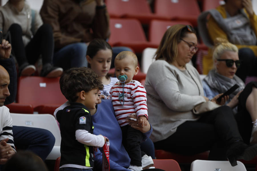 Fotos: ¿Estuviste en el derbi femenino en El Molinón? ¡Búscate!