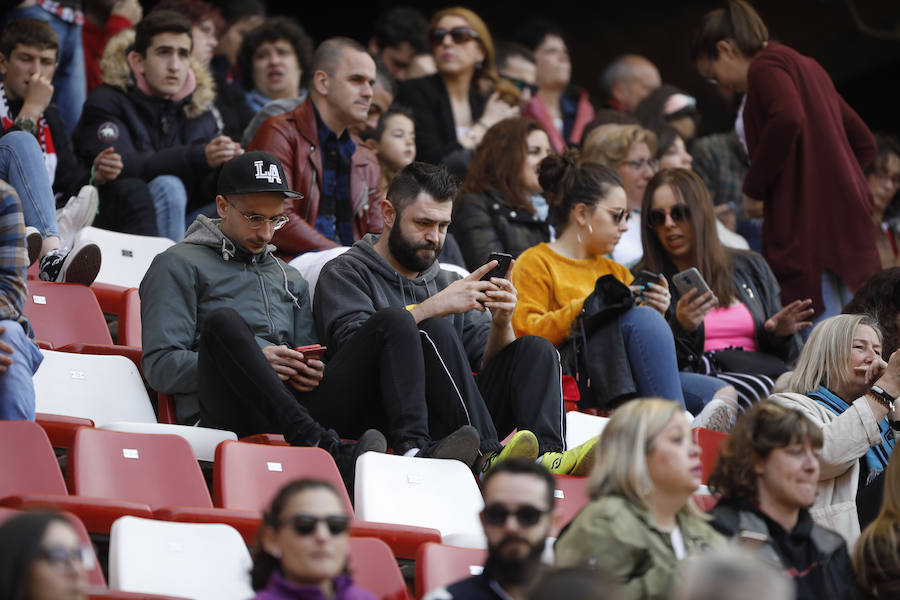 Fotos: ¿Estuviste en el derbi femenino en El Molinón? ¡Búscate!