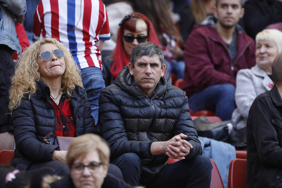 Fotos: ¿Estuviste en el derbi femenino en El Molinón? ¡Búscate!