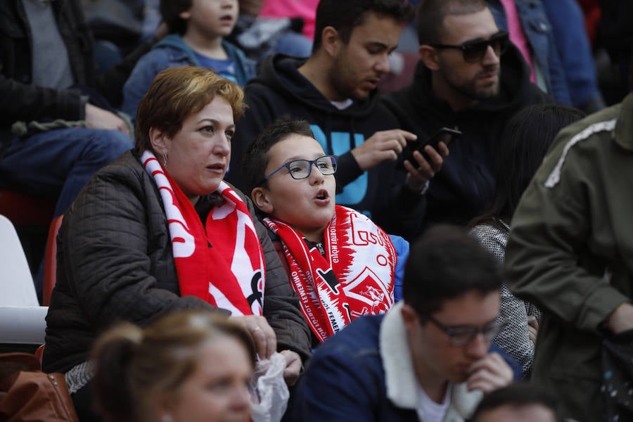 Fotos: ¿Estuviste en el derbi femenino en El Molinón? ¡Búscate!