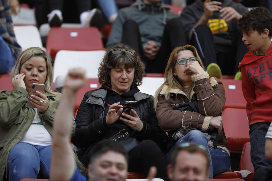 Fotos: ¿Estuviste en el derbi femenino en El Molinón? ¡Búscate!