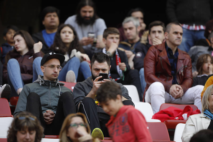 Fotos: ¿Estuviste en el derbi femenino en El Molinón? ¡Búscate!