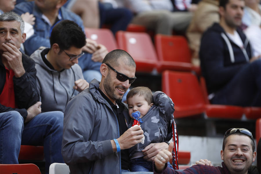 Fotos: ¿Estuviste en el derbi femenino en El Molinón? ¡Búscate!