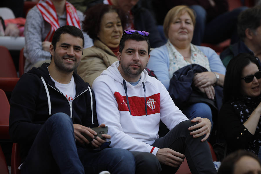 Fotos: ¿Estuviste en el derbi femenino en El Molinón? ¡Búscate!