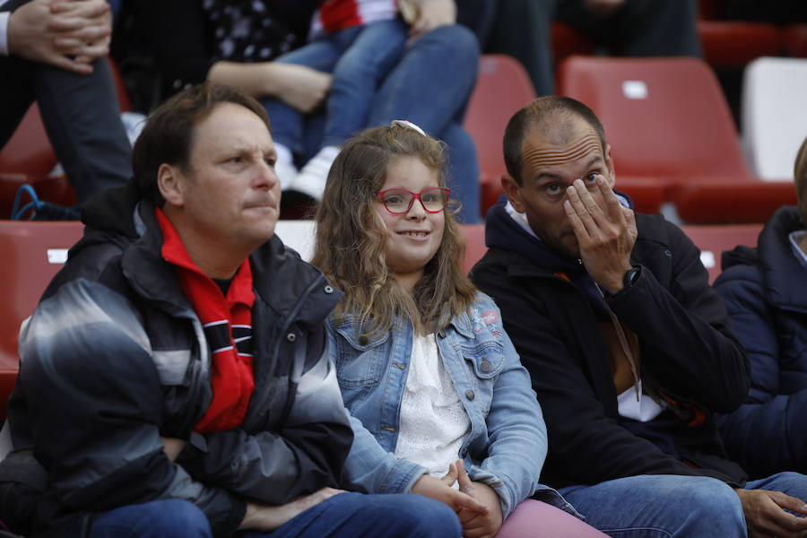 Fotos: ¿Estuviste en el derbi femenino en El Molinón? ¡Búscate!