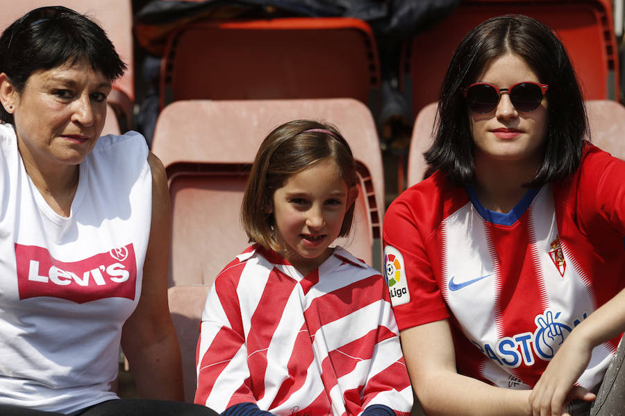 Fotos: ¿Estuviste en el derbi femenino en El Molinón? ¡Búscate!