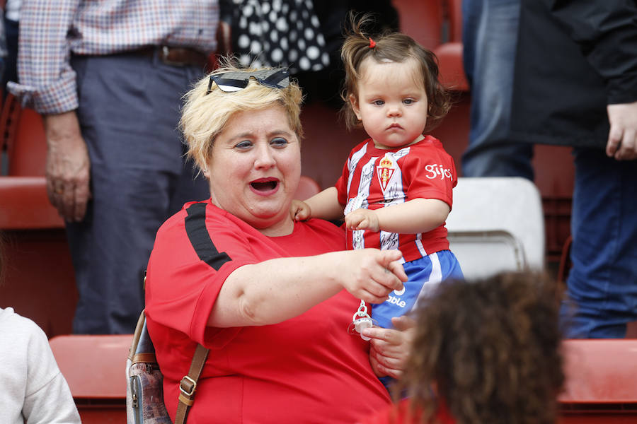 Fotos: ¿Estuviste en el derbi femenino en El Molinón? ¡Búscate!