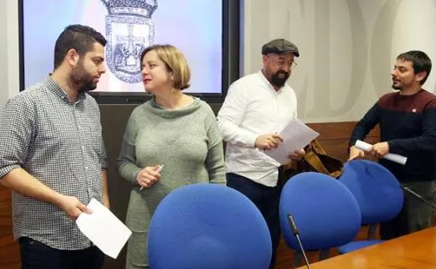 Rubén Rosón, Ana Taboada, David Acera y Ignacio Fernández del Páramo en la sala de prensa municipal. 