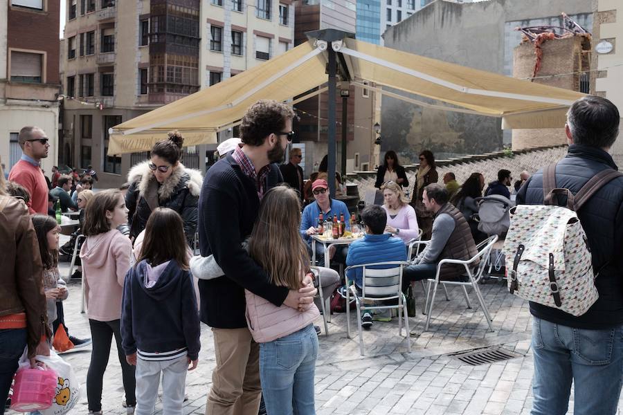 El Principado tuvo un tiempo de lo más agradable durante la jornada del Viernes Santo. Puntos de gran afluencia turística, como Gijón o Los Lagos de Covadonga se llenaron de visitantes