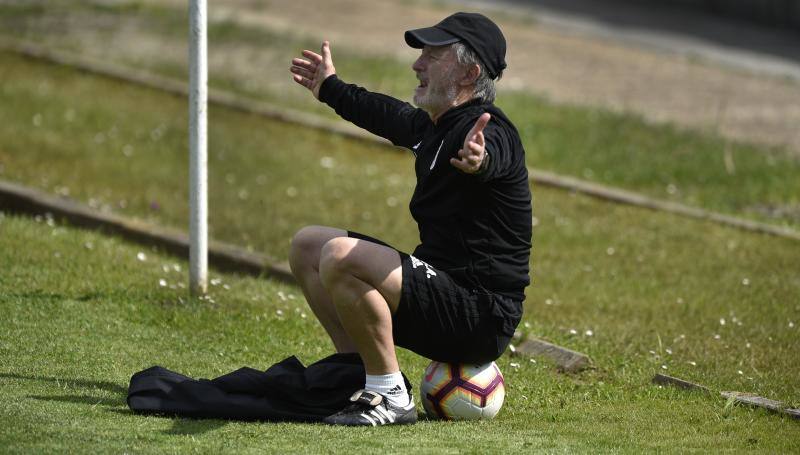 La entidad destaca que la desvinculación se produce de «mutuo acuerdo» al tiempo que recuerda que el contrato del técnico jienense finalizaba al término de la presente temporada