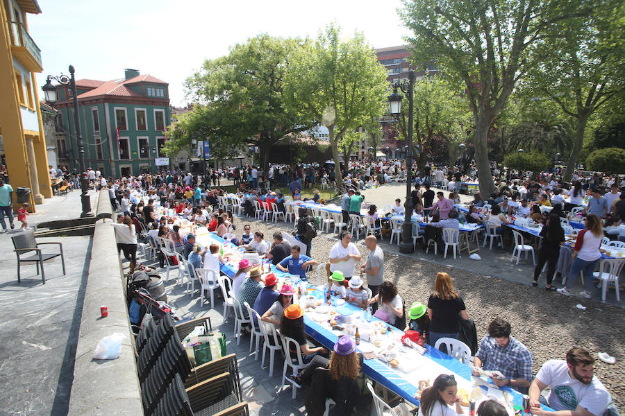 La edición de 2019 de la Comida en la calle de Avilés vuelve a repetir el éxito de la edición precedente