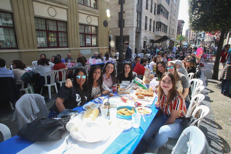 La edición de 2019 de la Comida en la calle de Avilés vuelve a repetir el éxito de la edición precedente