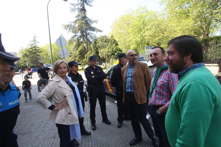 Miles de personas disfrutan de la Comida en la calle de Avilés en numerosos puntos de la ciudad. Uno de los puntos importantes, el parque de Ferrera