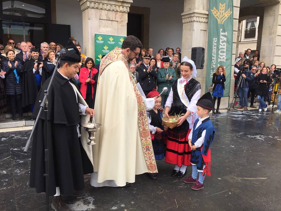 La Pola celebra hoy el día grande de la fiesta de los Güevos Pintos