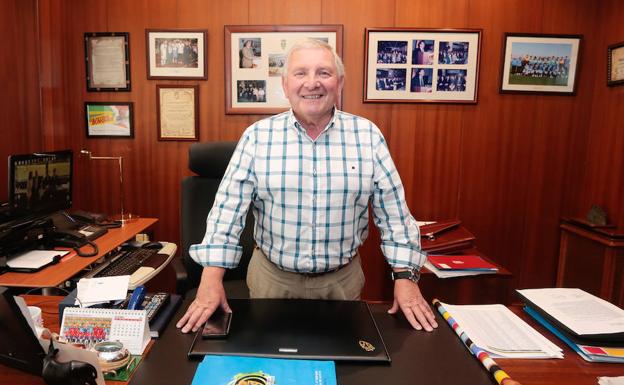 Maximino Martínez, vicepresidente de la Federación Española de Fútbol y presidente de la Federación Asturiana de Fútbol. 