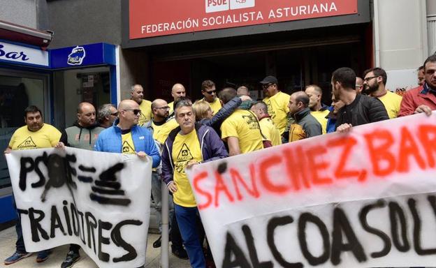 Los trabajadores de Alcoa, ante la FSA.