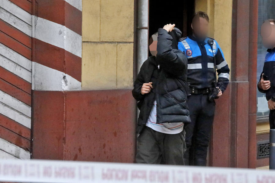 Uno de los implicados llegó a amenazar a una mujer con un hacha. Los detenidos vivían e una vivienda ocupada en Numa Guilhou.