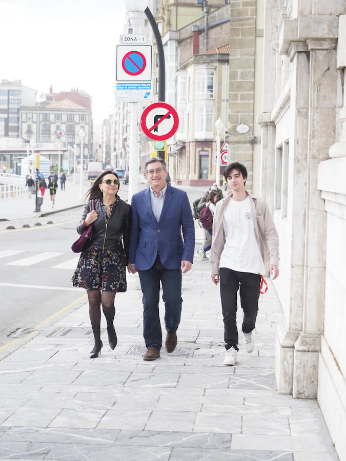 Adriana Lastra, Ignacio Prendes, Sofía Castañón y José María Figaredo ha votado en Oviedo y Gijón