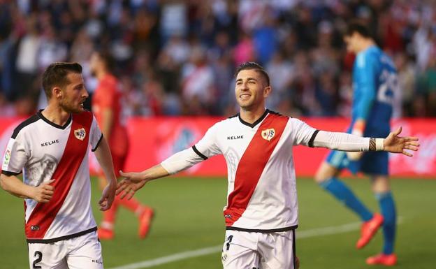 Embarba celebra el gol del Rayo. 