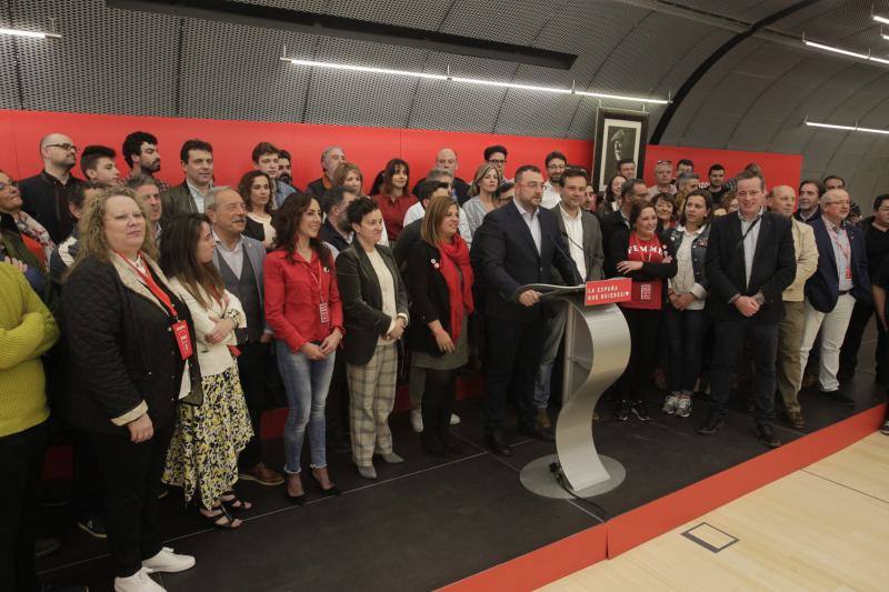 Los socialistas se reunieron en la sede de la FSA para celebrar la recuperación del tercer diputado en Asturias.