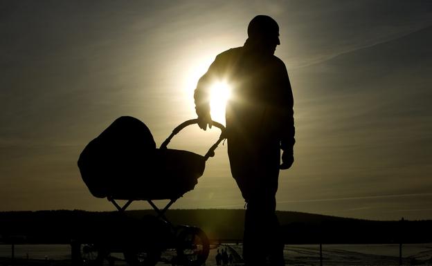El gasto en prestaciones de paternidad se dispara un 28,3% tras la ampliación del permiso