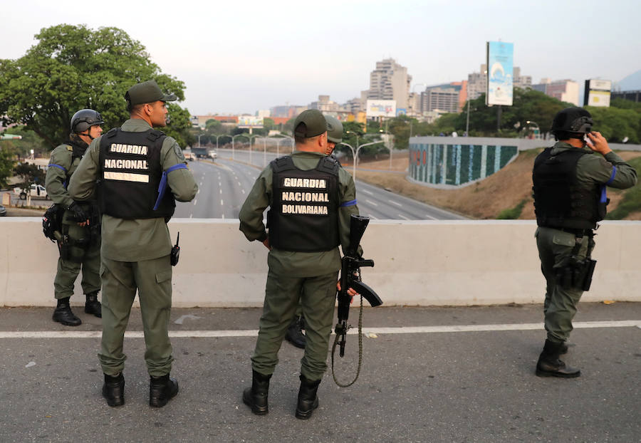 El presidente de la Asamblea Nacional venezolana, Juan Guaidó, acompañado de un liberado Leopoldo López y de un grupo de militares aseguran que Venezuela está en la fase final de la Operación Libertad.