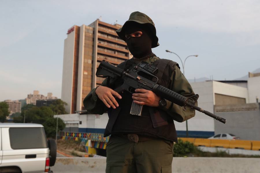 El presidente de la Asamblea Nacional venezolana, Juan Guaidó, acompañado de un liberado Leopoldo López y de un grupo de militares aseguran que Venezuela está en la fase final de la Operación Libertad.