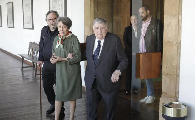 Alberto Corazón, Rosa María Mateo y Luis María Anson, en el Reconquista. 