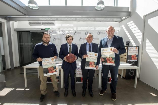 Fernando García, David López, Rubén Paredes y Héctor Galán antes de la presentación. 