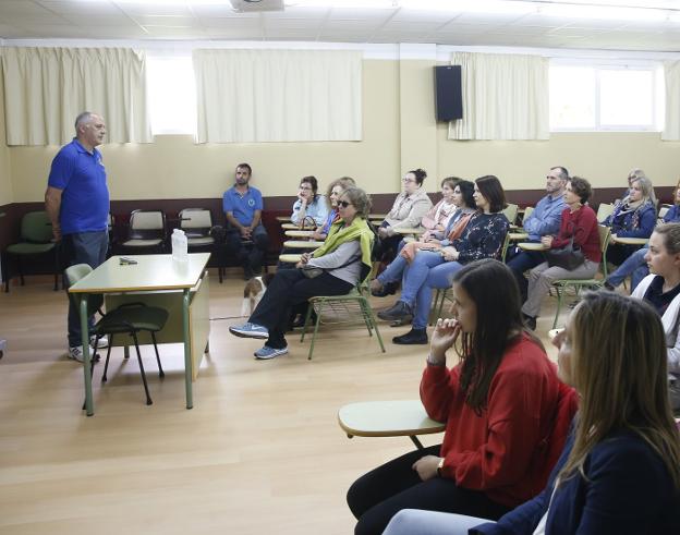 Rescate canino en la Escuela Oficial de Idiomas