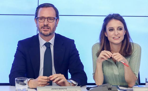 Los secretarios generales del PP, Javier Maroto (i) y Andrea Levy (d) durante la reunión del Comité Ejecutivo del Partido Popular.