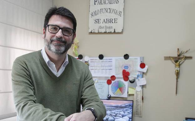 Cortina, en el Corazón de María, colegio que dirige en Gijón. 