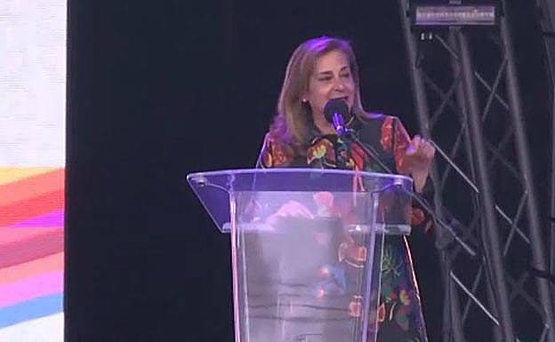 La presidenta de la Diputación de Pontevedra «se marca un Ana Botella» con un discurso en inglés