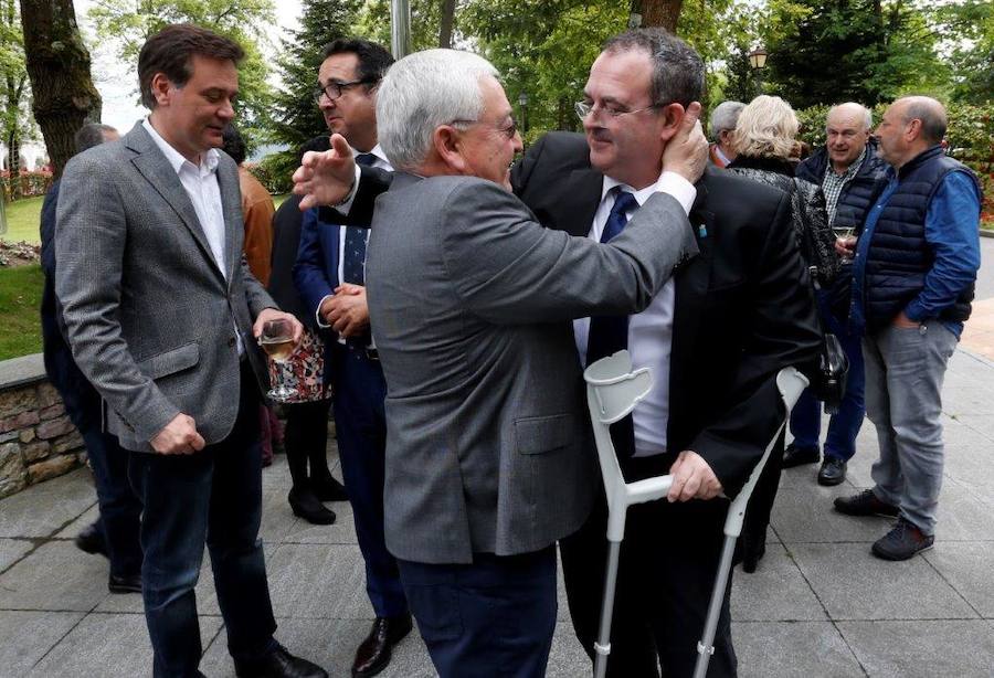 El restaurante del Castillo Bosque La Zoreda ha acogido un cálido homenaje a Ramón García Saiz, que deja la vida pública tras 32 años como edil de La Ribera.