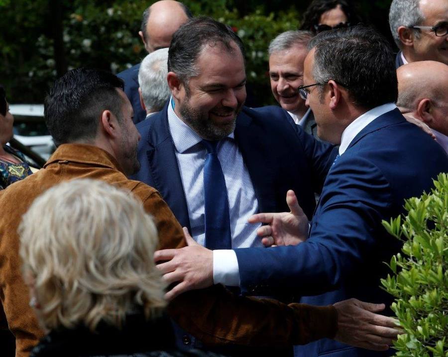 El restaurante del Castillo Bosque La Zoreda ha acogido un cálido homenaje a Ramón García Saiz, que deja la vida pública tras 32 años como edil de La Ribera.