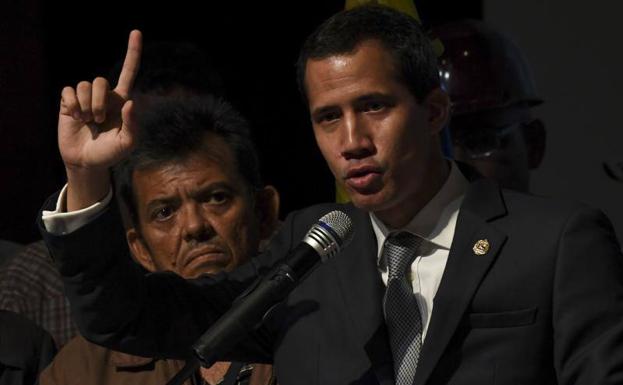 Guaidó dice que la Asamblea Nacional podría aprobar una intervención de EEUU