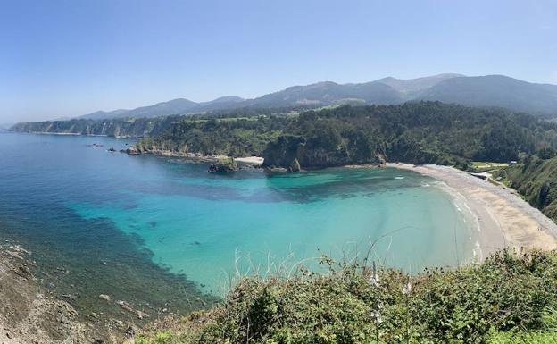 La playa de Cadavedo en Valdés.