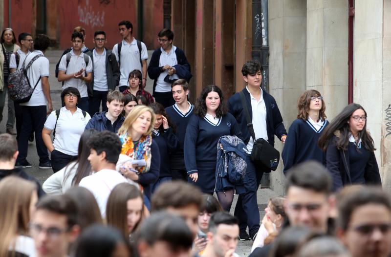 Unos 700 escolares de 23 colegios de Asturias han participado en la primera edición de 'Oviedo Trascendente', una iniciativa de la delegación Episcopal de Enseñanza del Arzobispado de Oviedo para acercar la capital a los más jóvenes desde una perspectiva diferente en la que priman la solidaridad y la cultura.