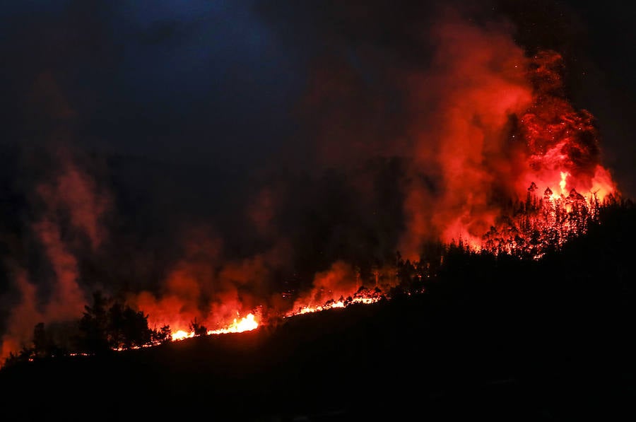 Los fuertes vientos han provocado que el humo se extendieran incluso sobre Gijón, Avilés o la ría de Villaviciosa.