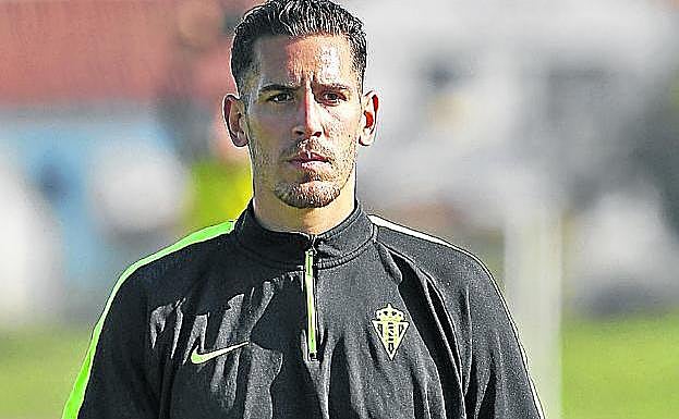 Álex Alegría, en un entrenamiento reciente en Mareo.