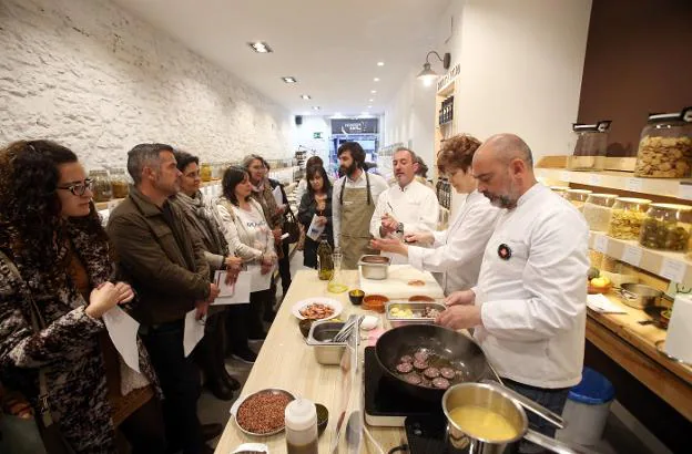 No esencial desempleo Tacón El arroz al horno, una receta tradicional del Caudal, en peligro de  extinción | El Comercio: Diario de Asturias