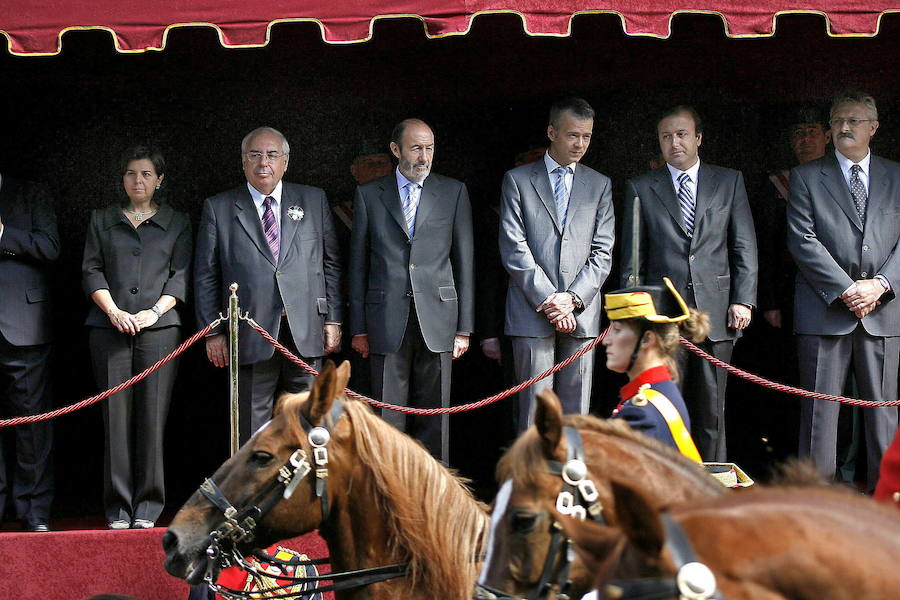 Como vicepresidente o ministro del Interior, como secretario general del PSOE o como un ciudadano que disfrutaba de sus vacaciones de verano en Llanes. Alfredo Pérez Rubalcaba ha mantenido a lo largo de los años una estrecha vinculación con Asturias. 