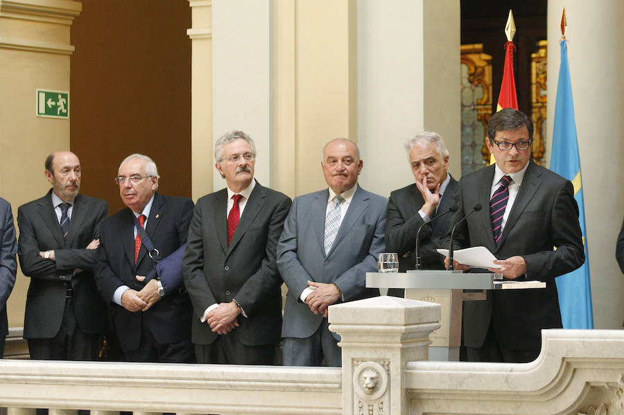 Como vicepresidente o ministro del Interior, como secretario general del PSOE o como un ciudadano que disfrutaba de sus vacaciones de verano en Llanes. Alfredo Pérez Rubalcaba ha mantenido a lo largo de los años una estrecha vinculación con Asturias. 