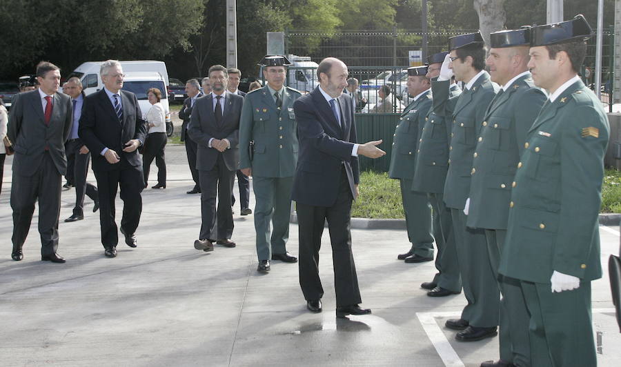 Como vicepresidente o ministro del Interior, como secretario general del PSOE o como un ciudadano que disfrutaba de sus vacaciones de verano en Llanes. Alfredo Pérez Rubalcaba ha mantenido a lo largo de los años una estrecha vinculación con Asturias. 